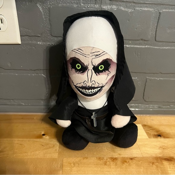Kidrobot The Nun Valak 8 Inch Phunny Plush
Horror Movie Halloween - Picture 1 of 7